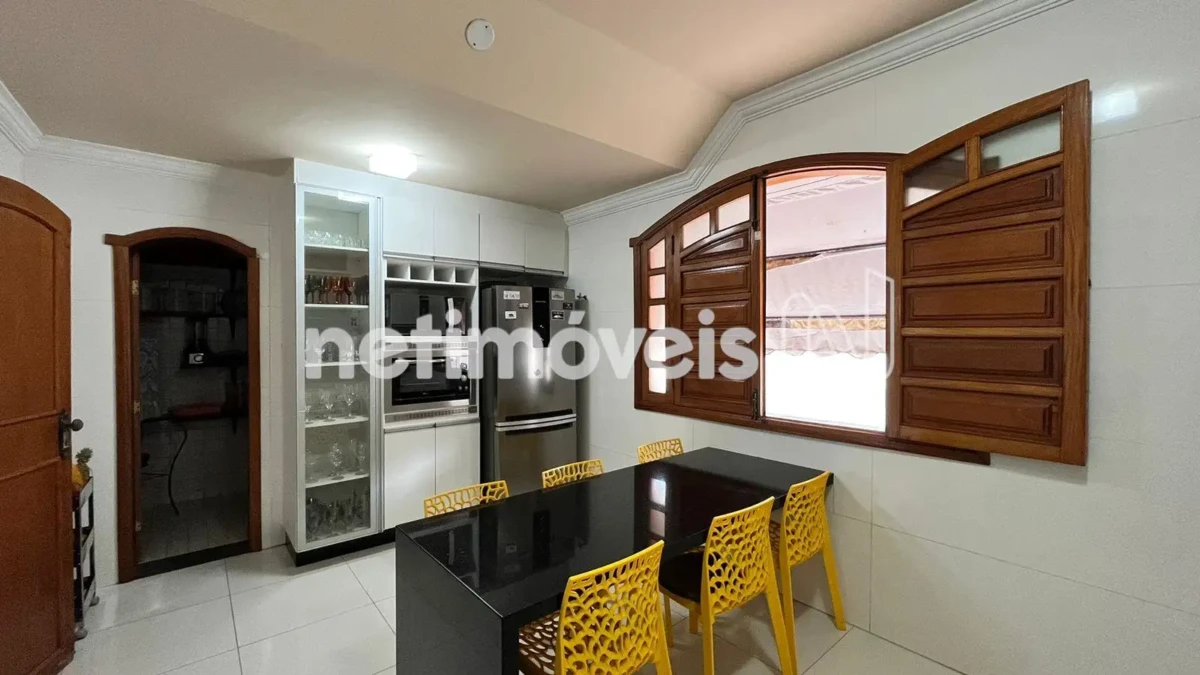 Casa para Venda com 5 quartos no bairro Cândida Câmara