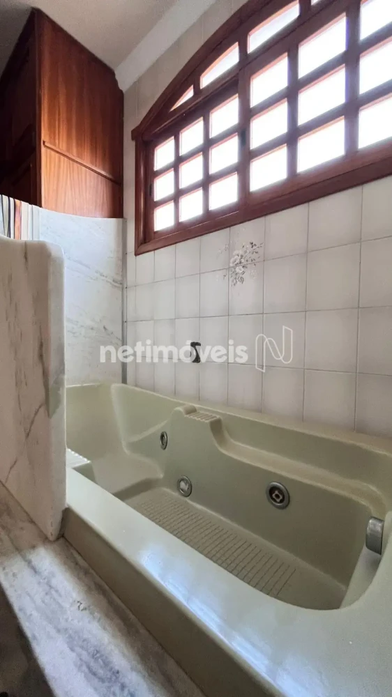 Casa para Venda com 5 quartos no bairro Cândida Câmara