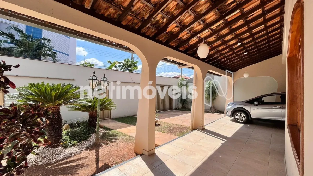 Casa para Venda com 5 quartos no bairro Cândida Câmara