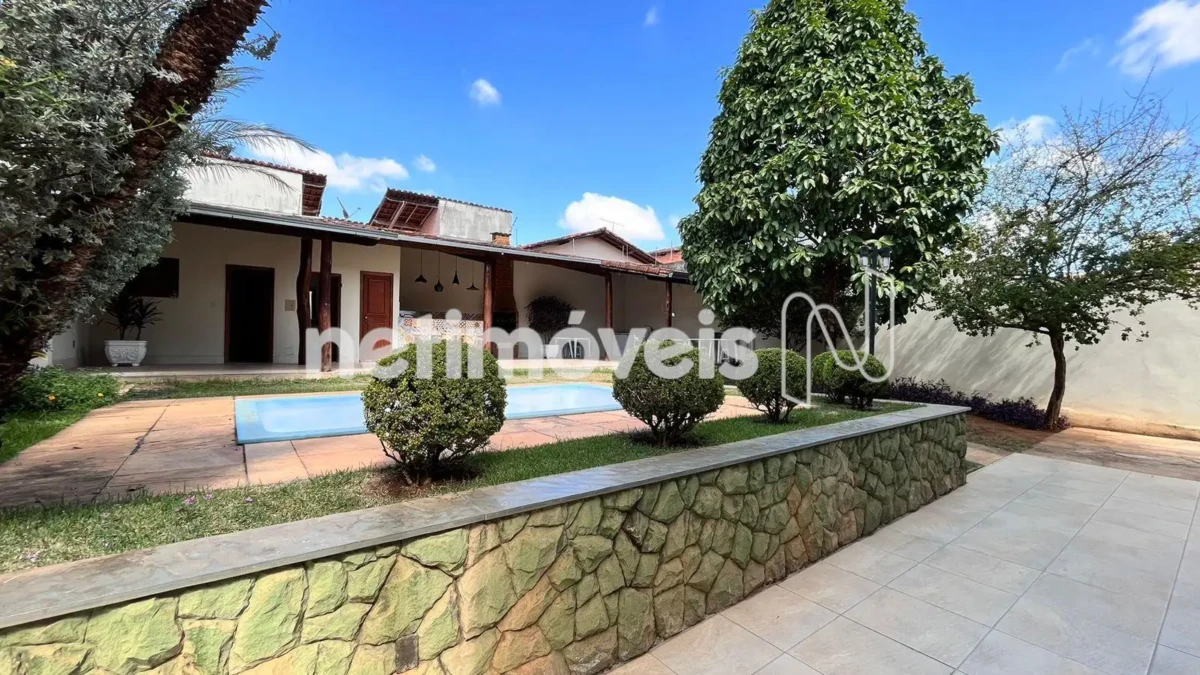 Casa para Venda com 5 quartos no bairro Cândida Câmara