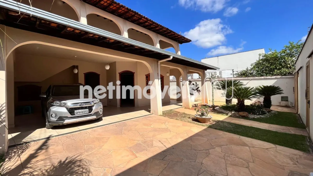 Casa para Venda com 5 quartos no bairro Cândida Câmara