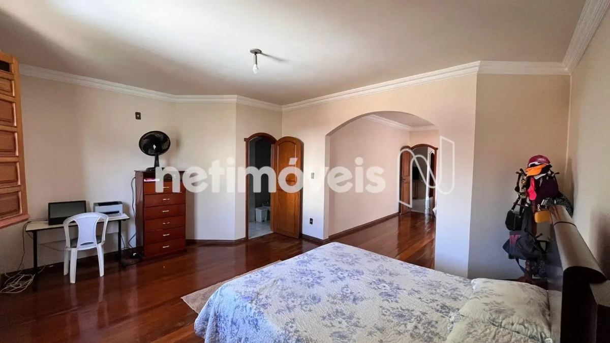 Casa para Venda com 5 quartos no bairro Cândida Câmara