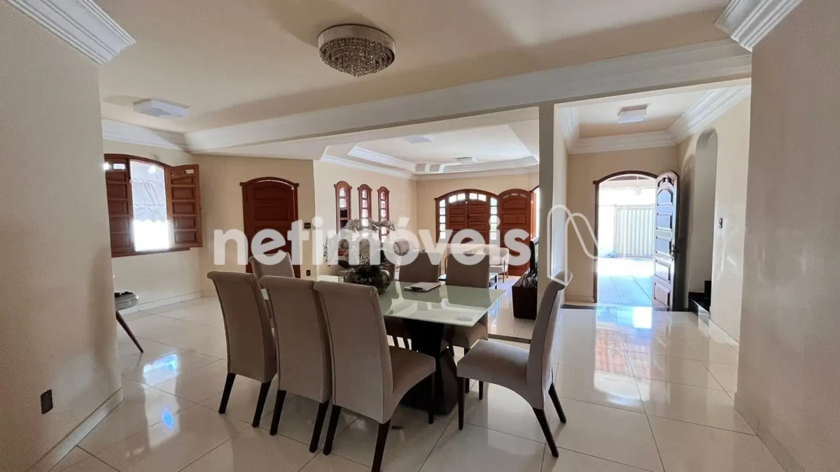 Casa para Venda com 5 quartos no bairro Cândida Câmara