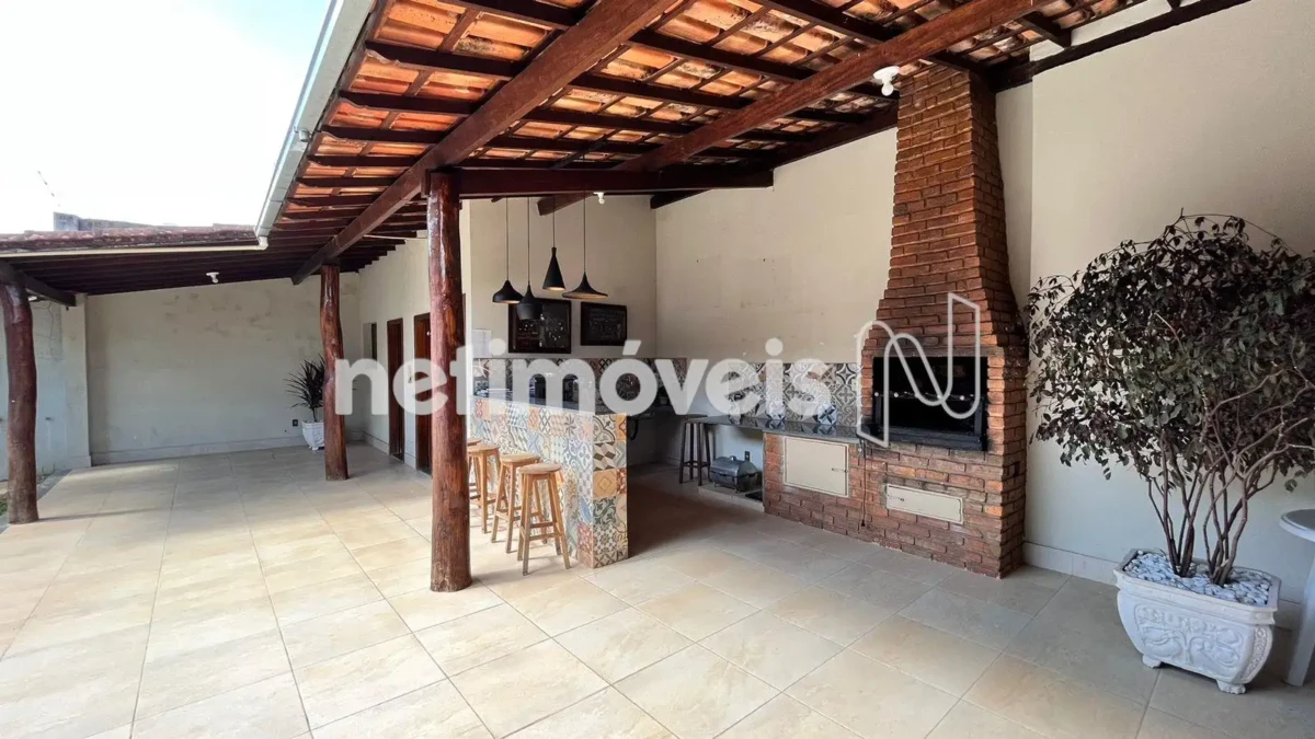 Casa para Venda com 5 quartos no bairro Cândida Câmara