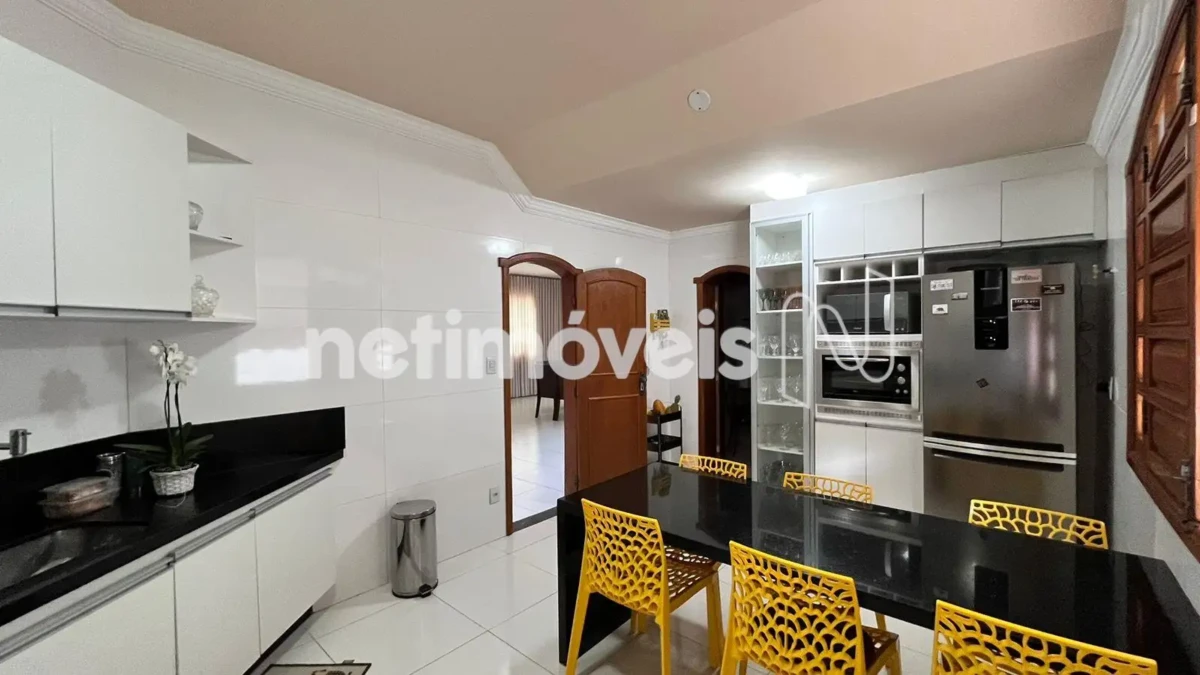 Casa para Venda com 5 quartos no bairro Cândida Câmara