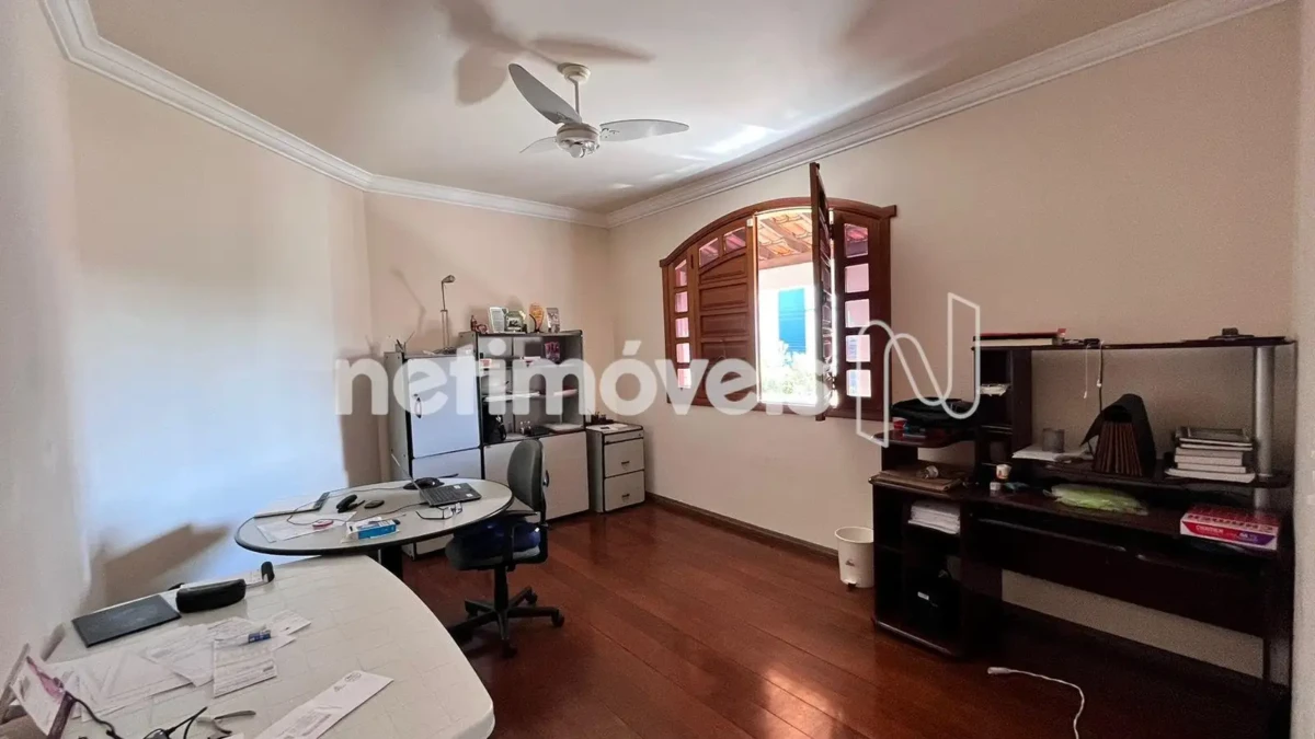 Casa para Venda com 5 quartos no bairro Cândida Câmara