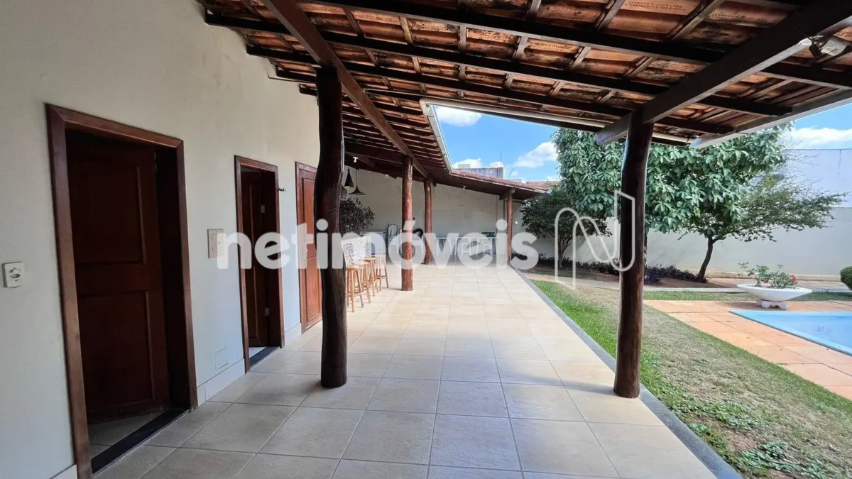 Casa para Venda com 5 quartos no bairro Cândida Câmara