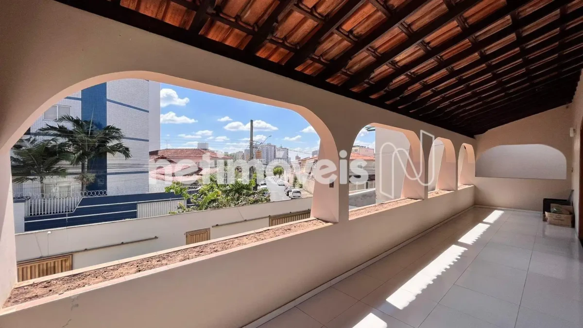 Casa para Venda com 5 quartos no bairro Cândida Câmara