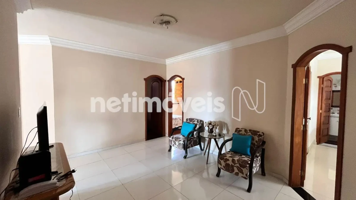 Casa para Venda com 5 quartos no bairro Cândida Câmara
