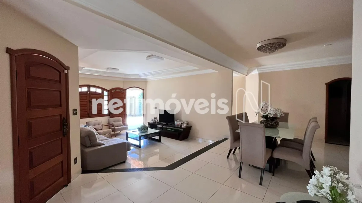 Casa para Venda com 5 quartos no bairro Cândida Câmara