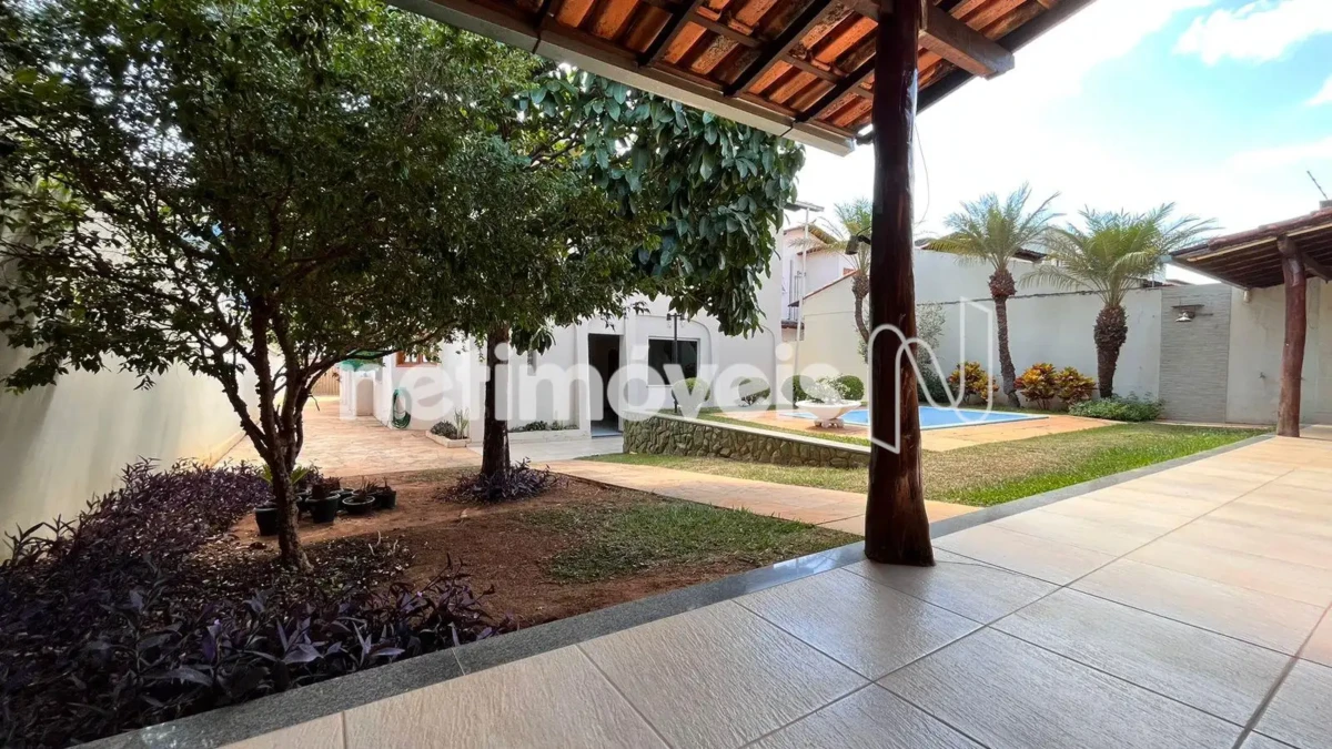 Casa para Venda com 5 quartos no bairro Cândida Câmara