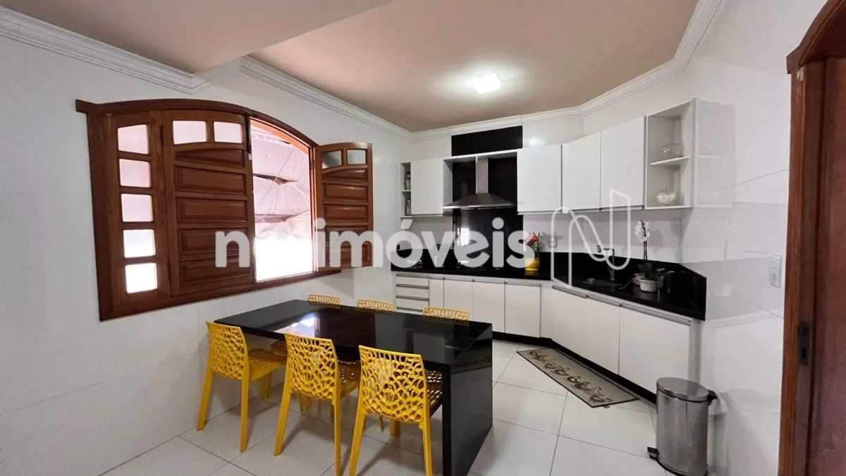 Casa para Venda com 5 quartos no bairro Cândida Câmara