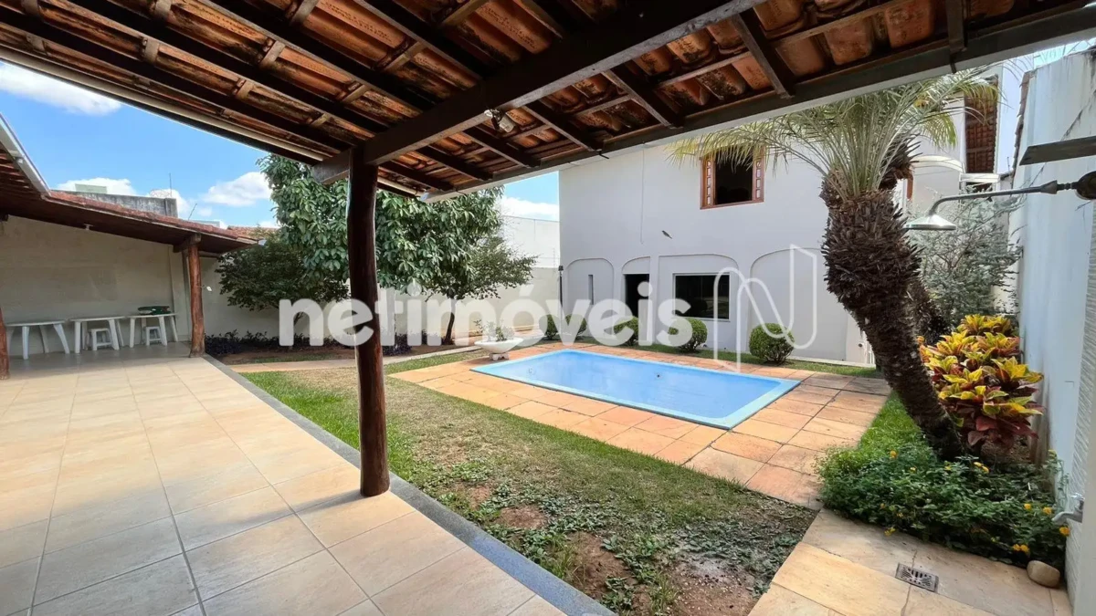 Casa para Venda com 5 quartos no bairro Cândida Câmara