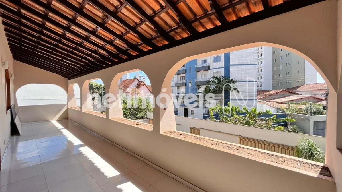 Casa para Venda com 5 quartos no bairro Cândida Câmara