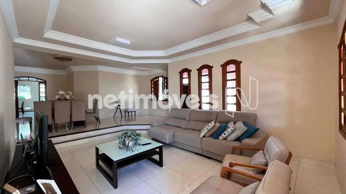 Casa para Venda com 5 quartos no bairro Cândida Câmara