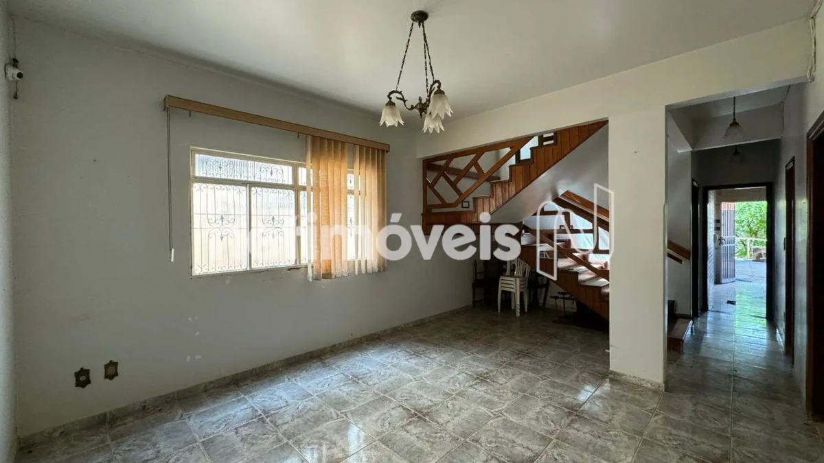 Casa para Venda com 5 quartos no bairro Cândida Câmara