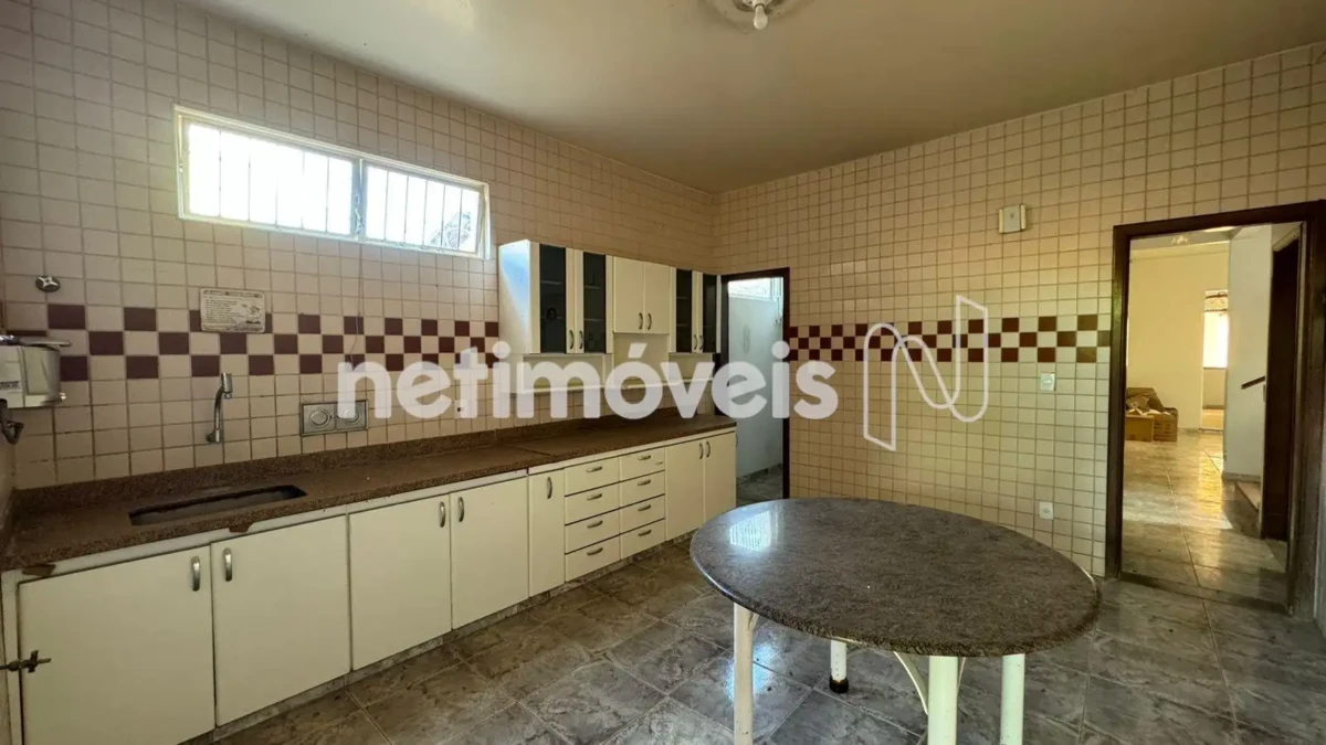 Casa para Venda com 5 quartos no bairro Cândida Câmara