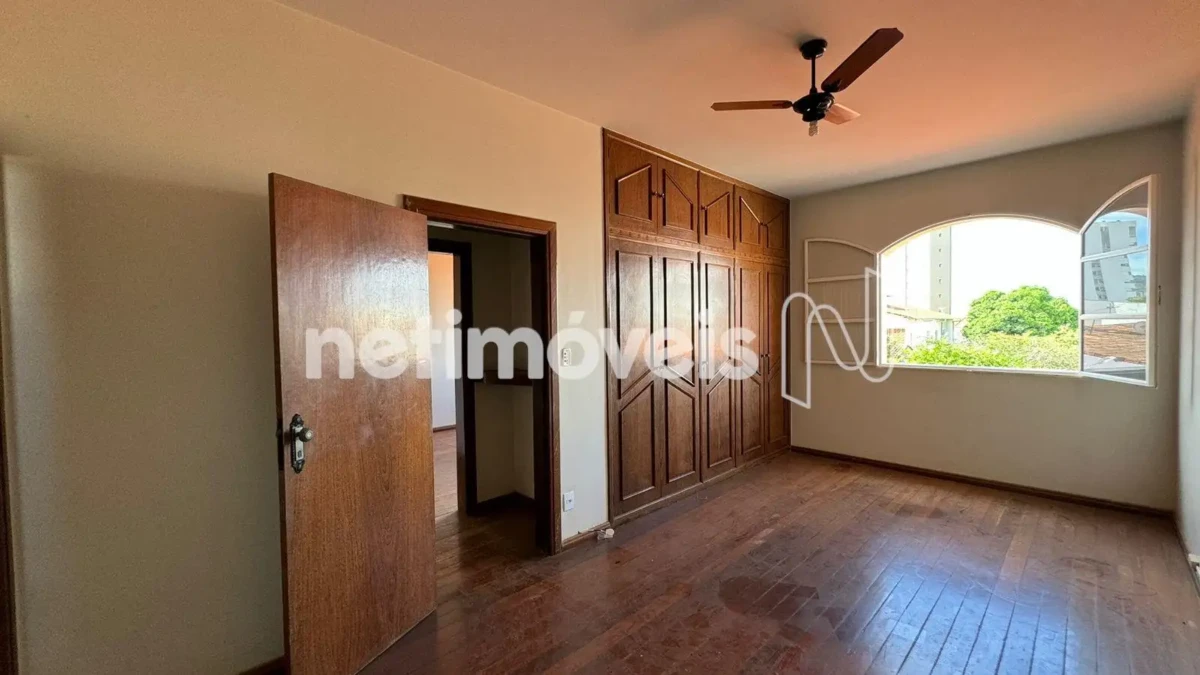 Casa para Venda com 5 quartos no bairro Cândida Câmara
