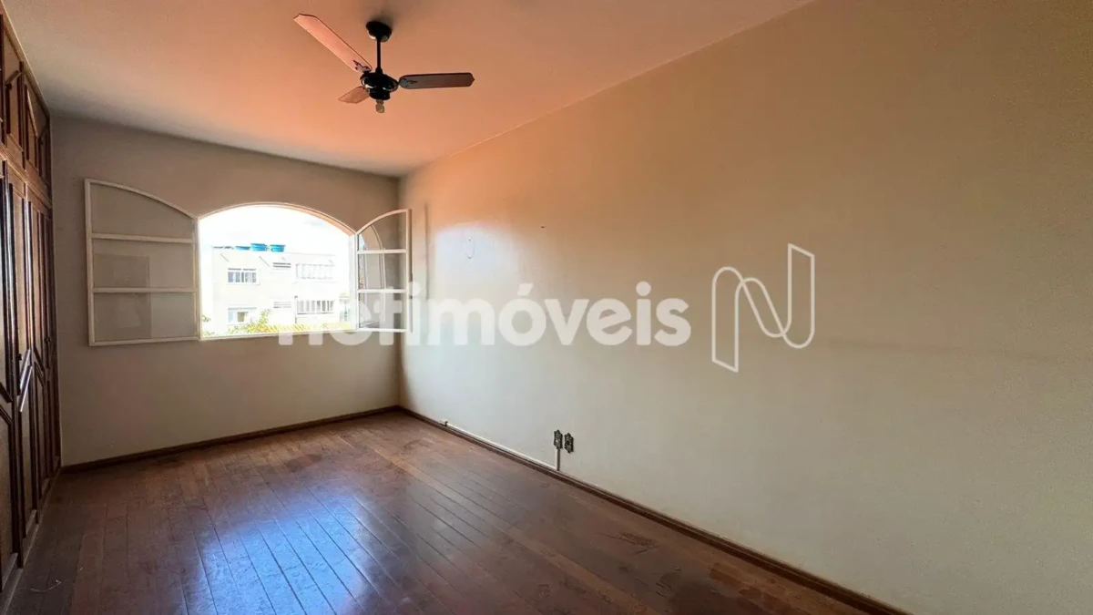 Casa para Venda com 5 quartos no bairro Cândida Câmara