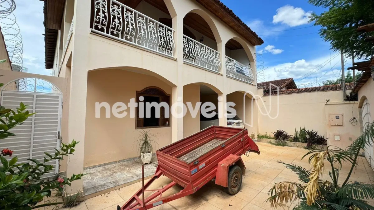 Casa para Venda com 5 quartos no bairro Cândida Câmara