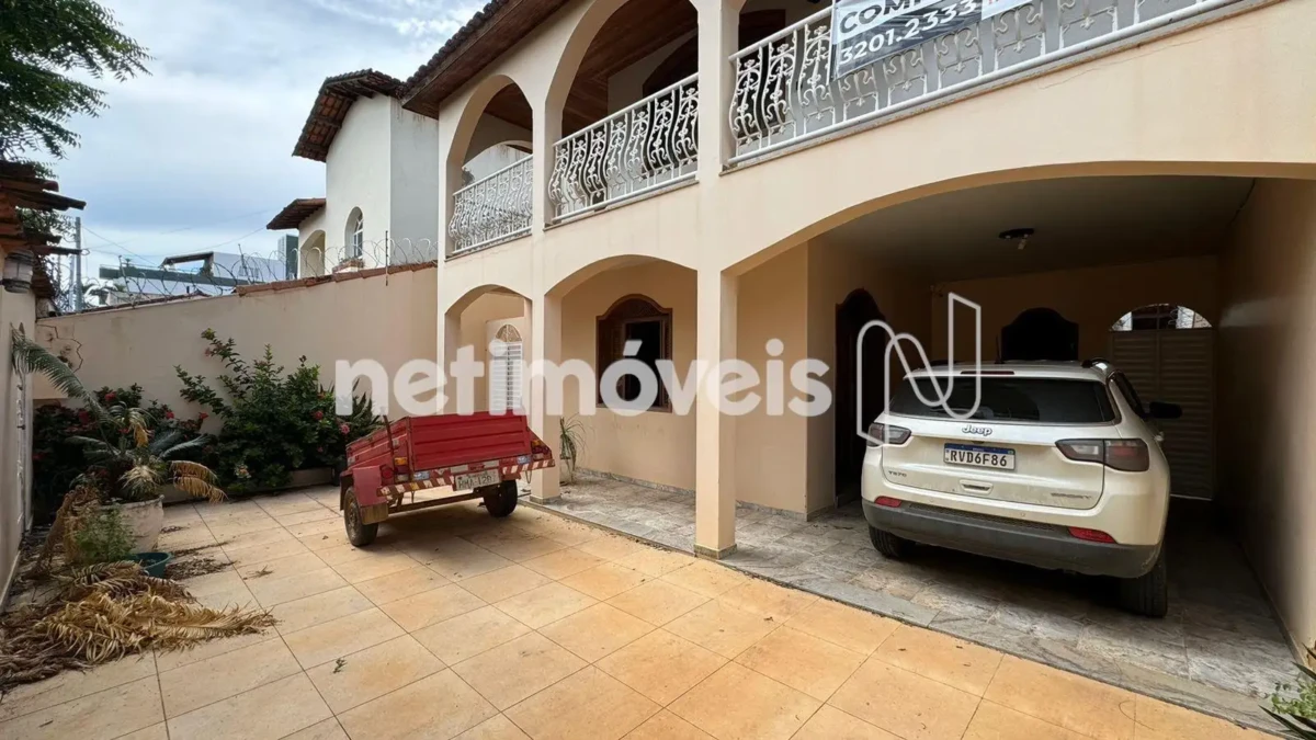Casa para Venda com 5 quartos no bairro Cândida Câmara