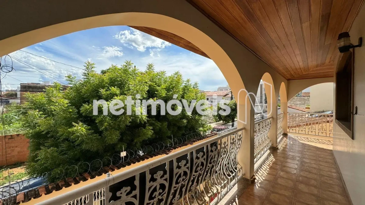 Casa para Venda com 5 quartos no bairro Cândida Câmara
