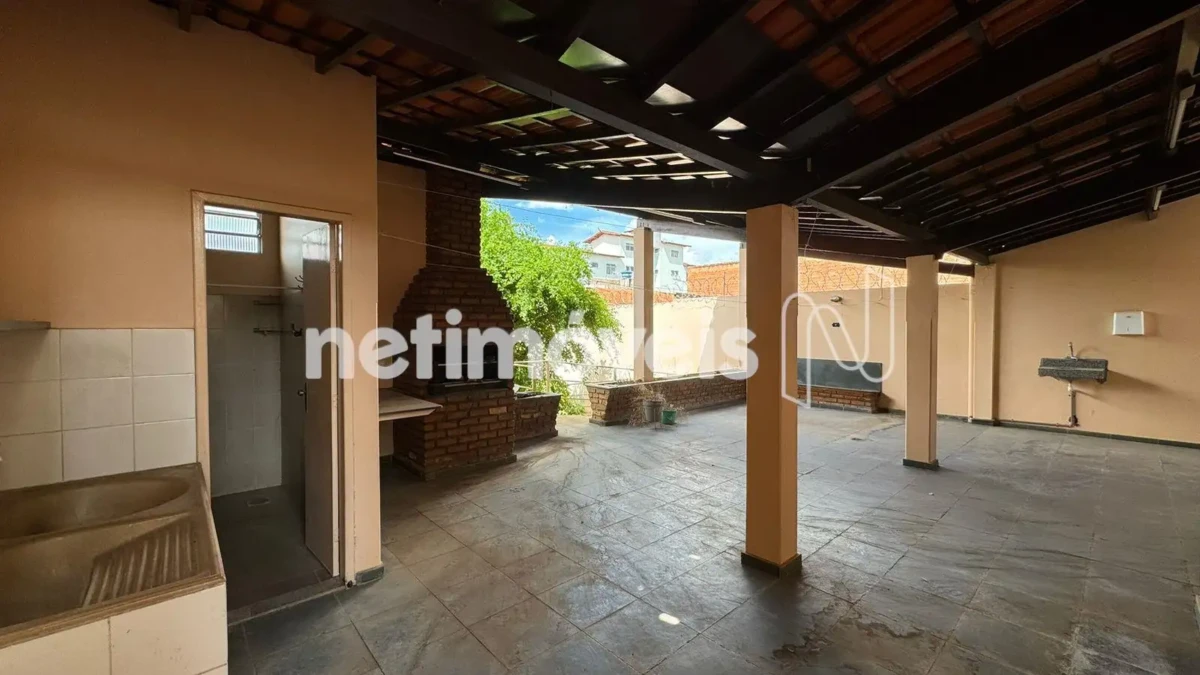 Casa para Venda com 5 quartos no bairro Cândida Câmara