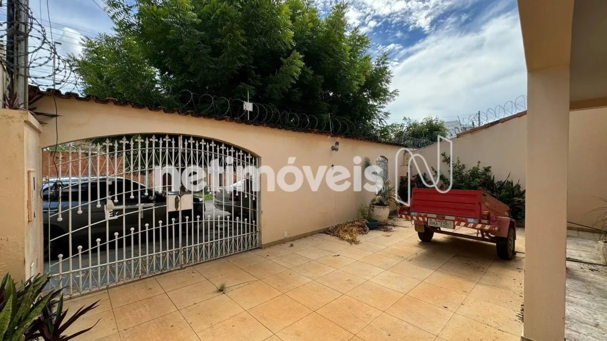 Casa para Venda com 5 quartos no bairro Cândida Câmara