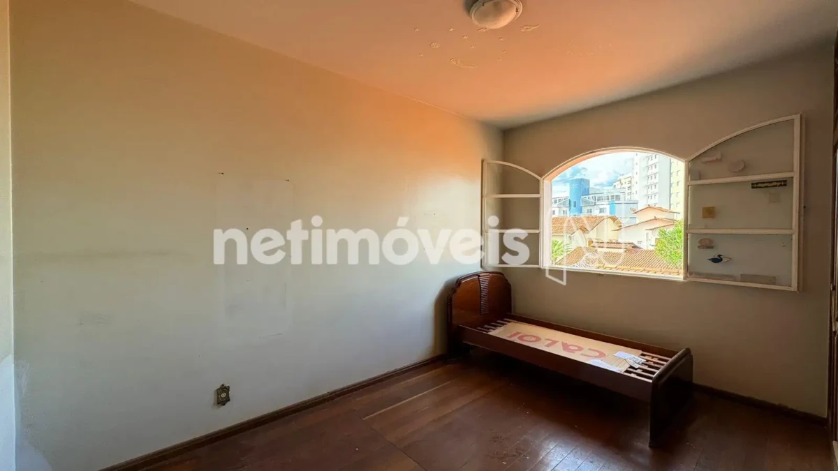 Casa para Venda com 5 quartos no bairro Cândida Câmara