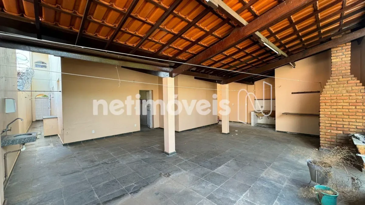Casa para Venda com 5 quartos no bairro Cândida Câmara