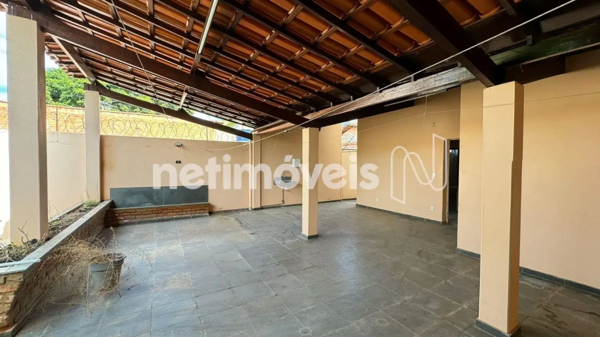 Casa para Venda com 5 quartos no bairro Cândida Câmara