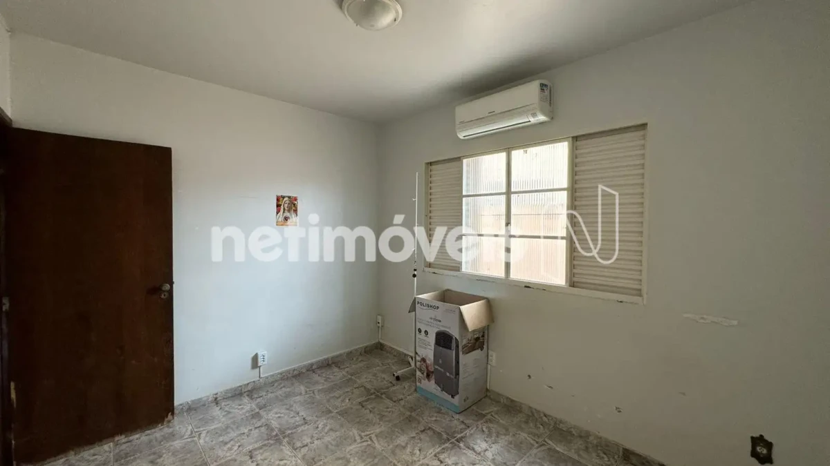 Casa para Venda com 5 quartos no bairro Cândida Câmara