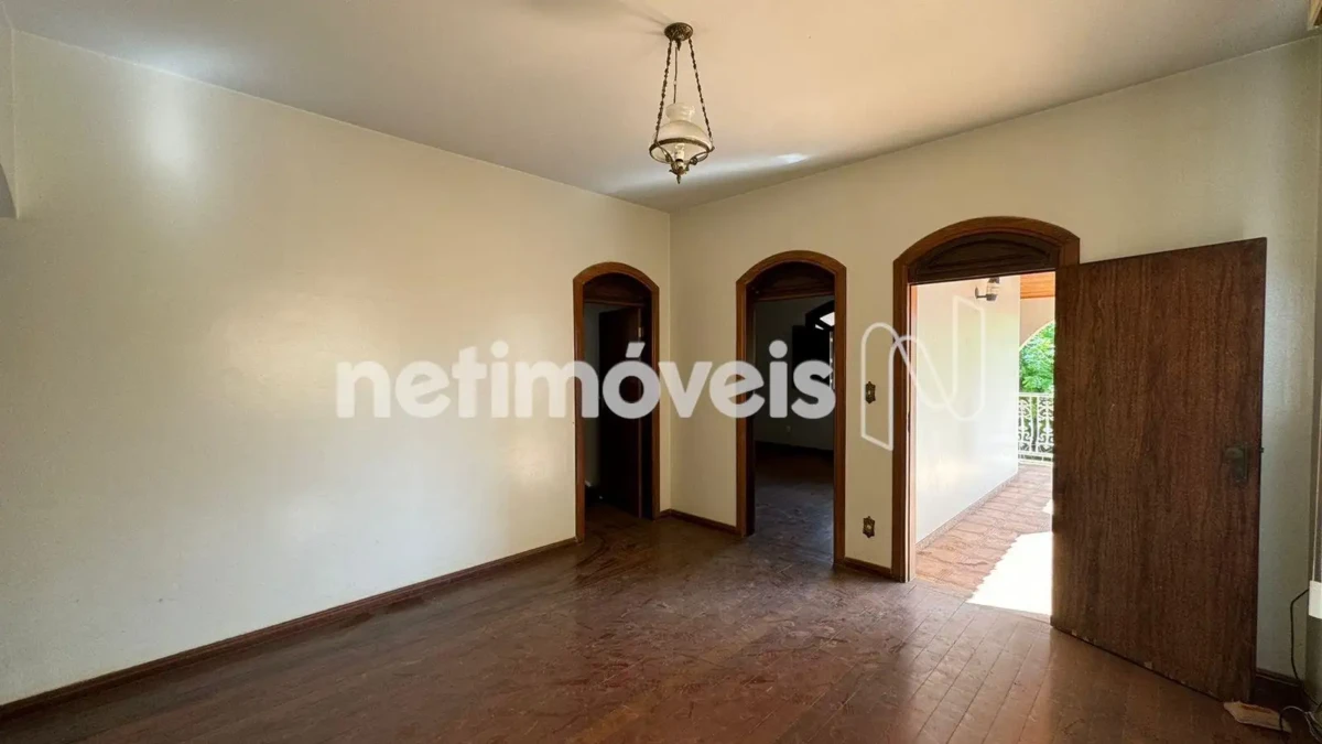 Casa para Venda com 5 quartos no bairro Cândida Câmara
