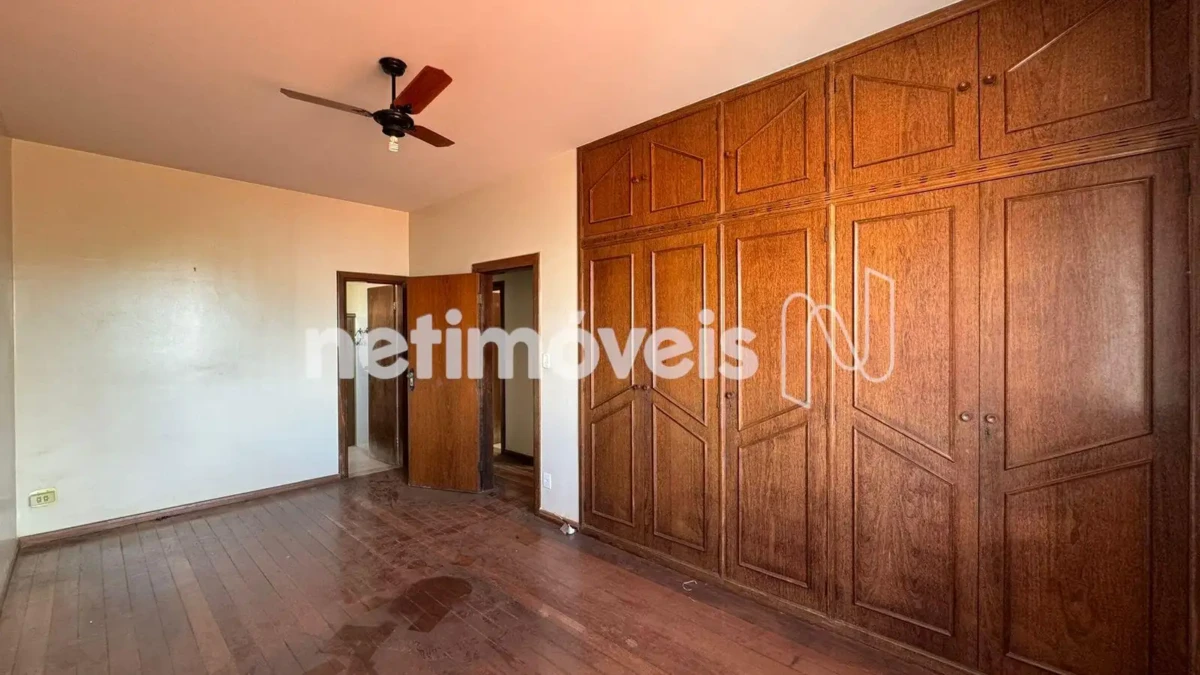 Casa para Venda com 5 quartos no bairro Cândida Câmara