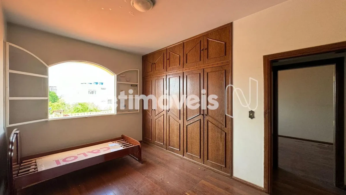 Casa para Venda com 5 quartos no bairro Cândida Câmara